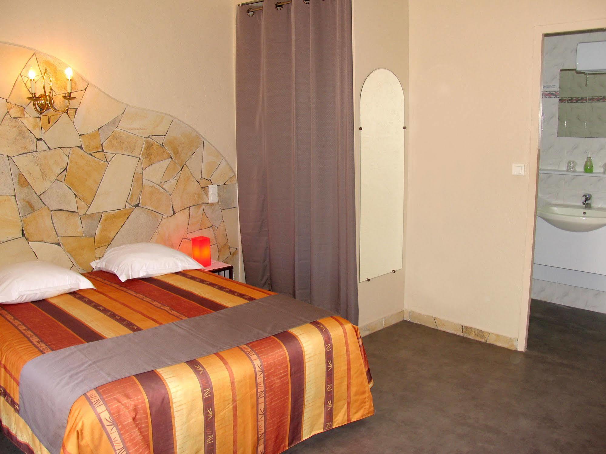 Hotel Et Studios Les Amandiers Saint-Raphaël エクステリア 写真
